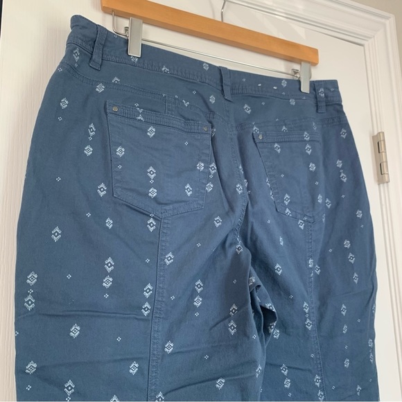 Style and Co Printed Capri Pants - Picture 11 of 12